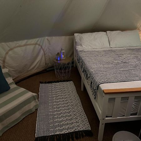 Villa Spacious Bell Tent At Herigerbi Park Lincolnshire à Grantham Extérieur photo
