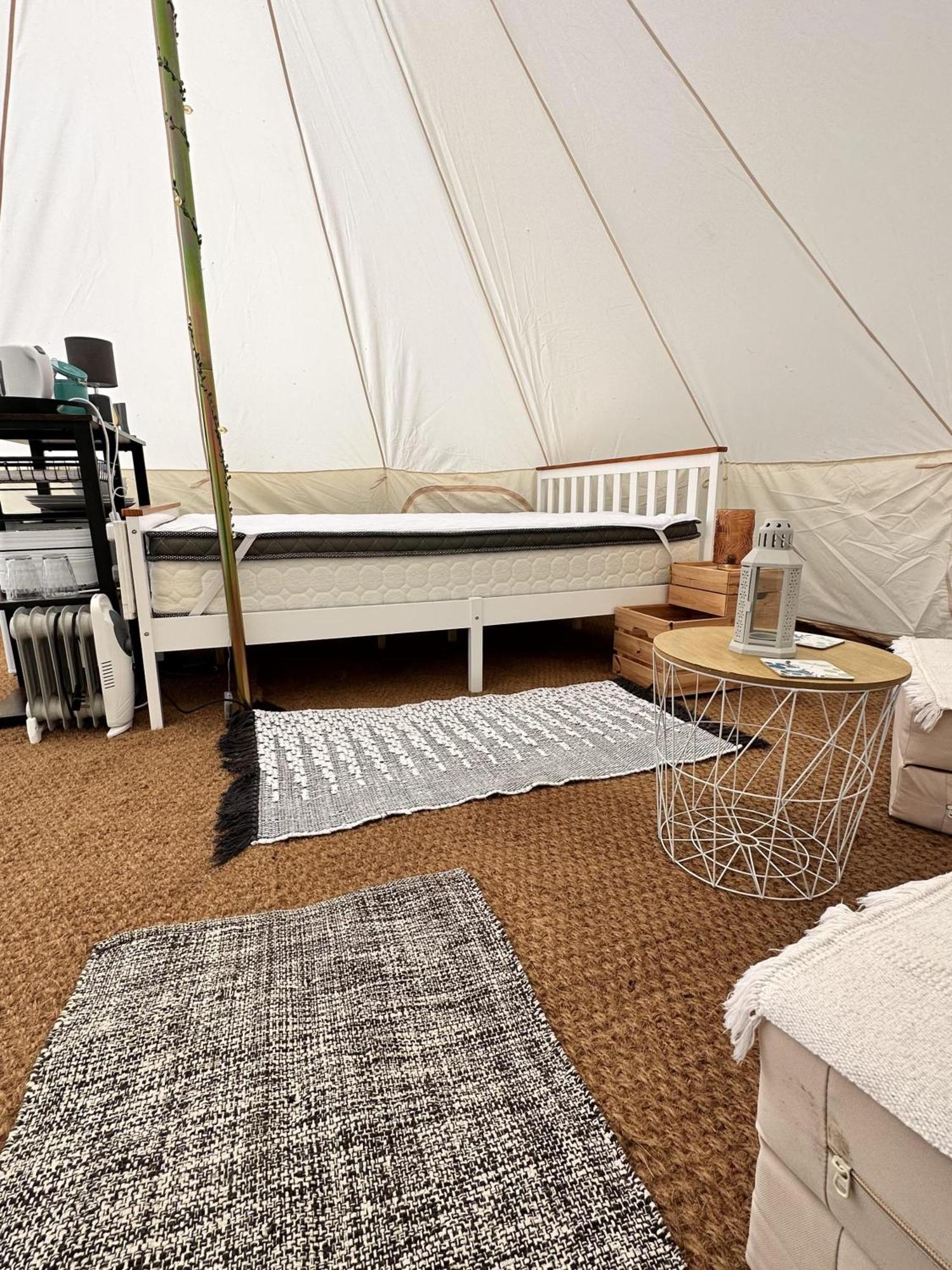 Villa Spacious Bell Tent At Herigerbi Park Lincolnshire à Grantham Extérieur photo