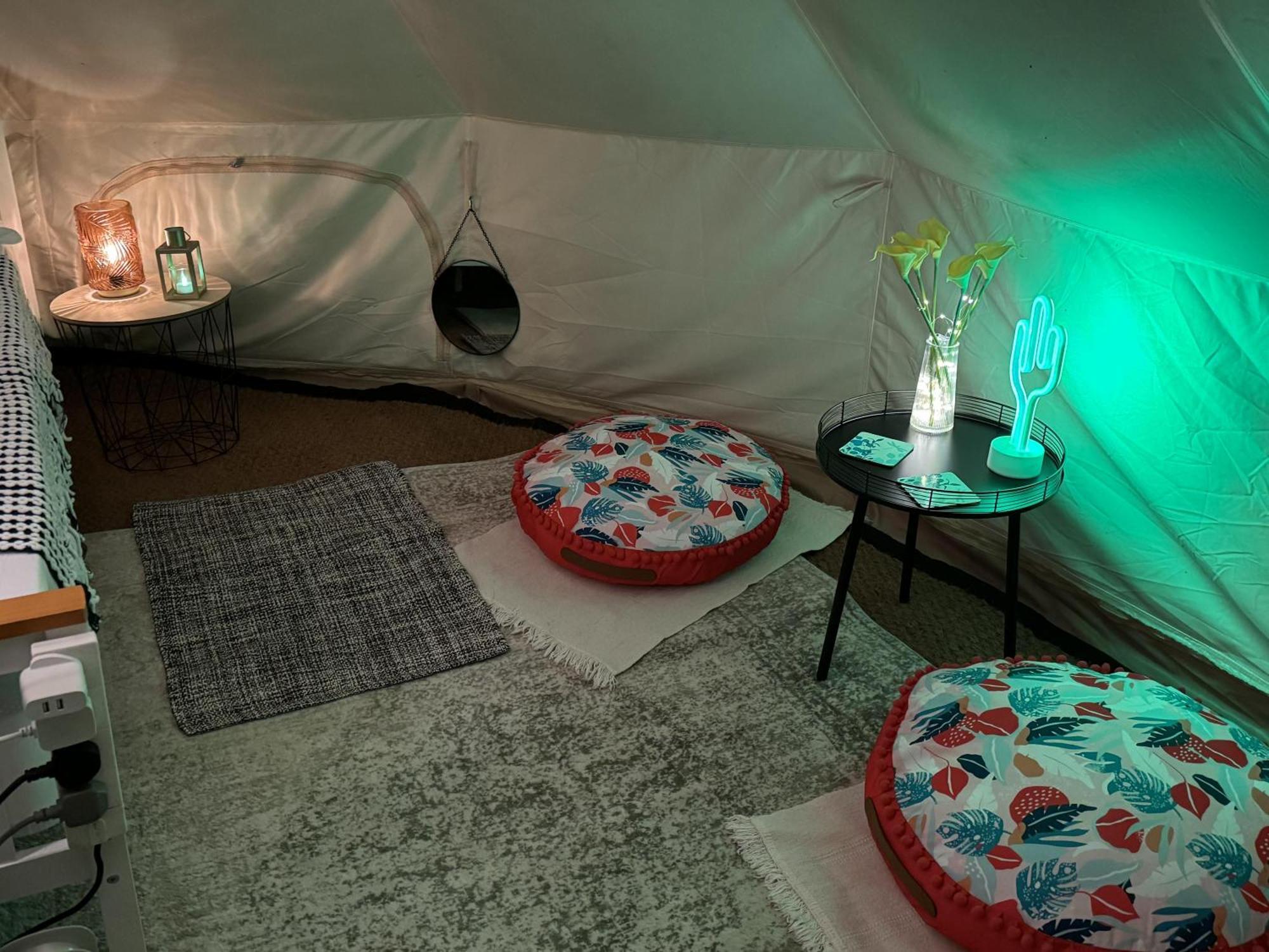Villa Spacious Bell Tent At Herigerbi Park Lincolnshire à Grantham Extérieur photo